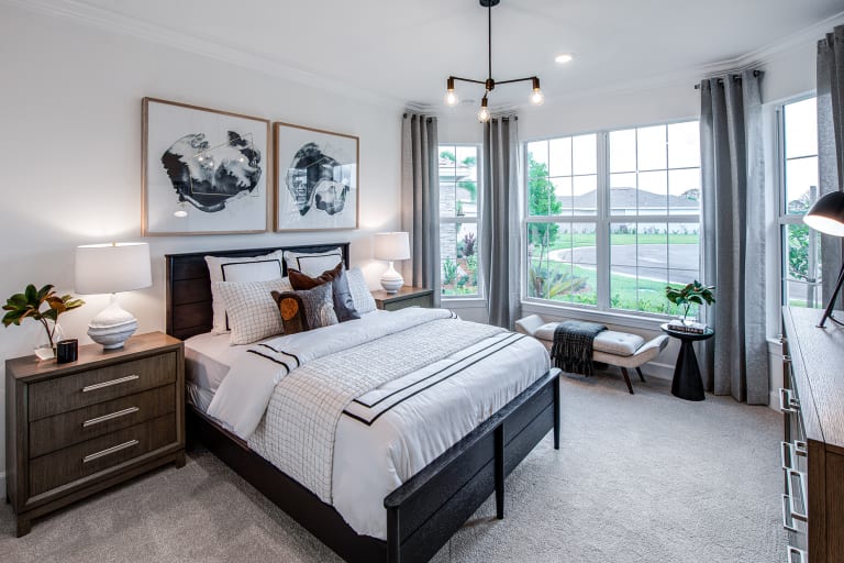 NEO Del b Tradition Stellar