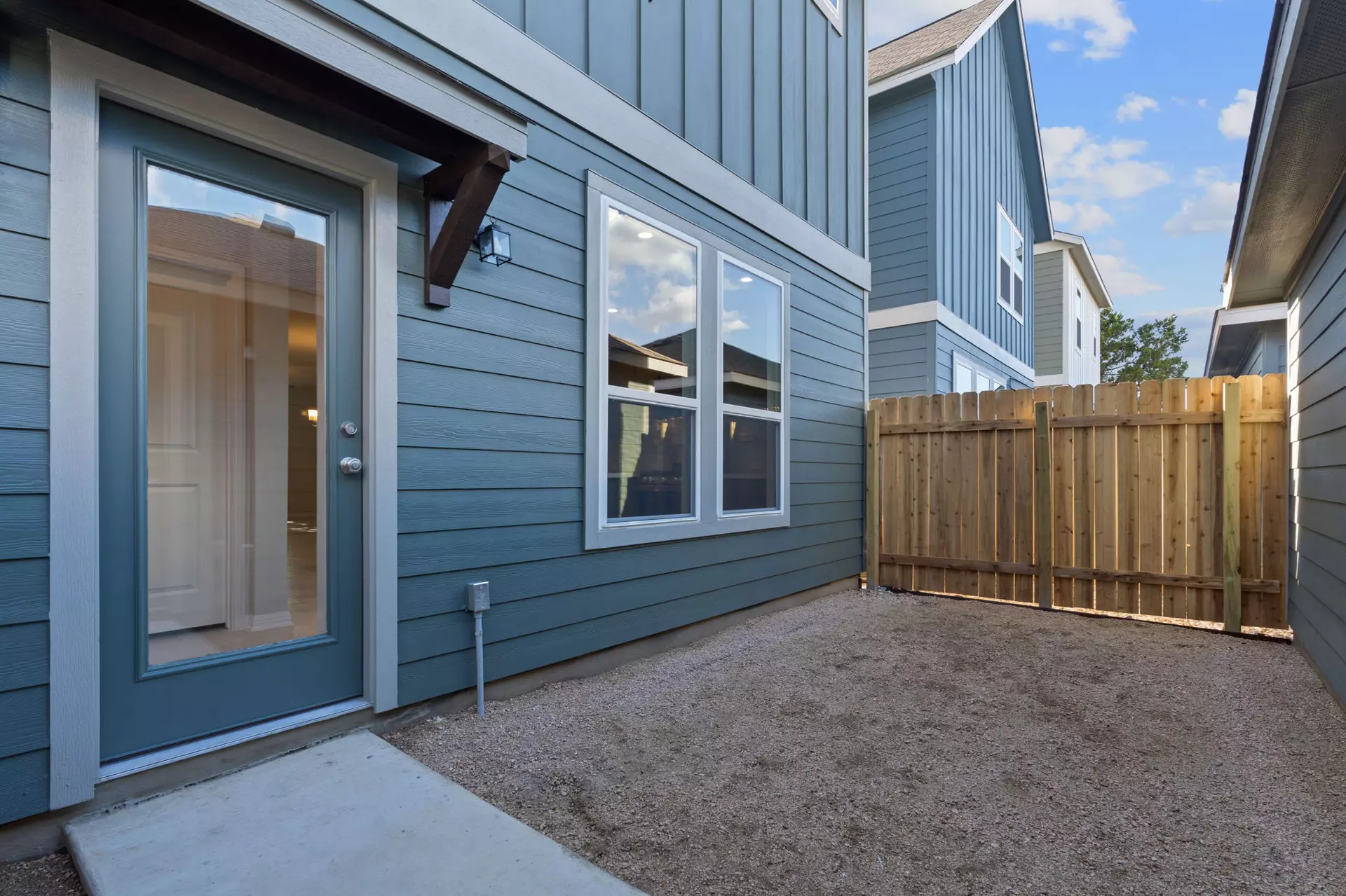 NEO RETREAT AT HERO WAY