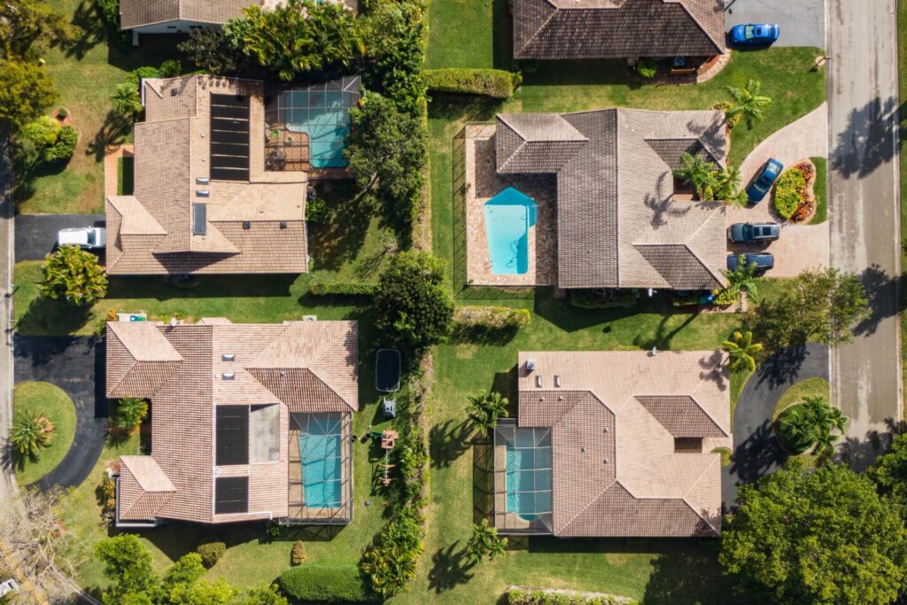 Tax breaks in Florida, the new haven attracting thousands of investors each year