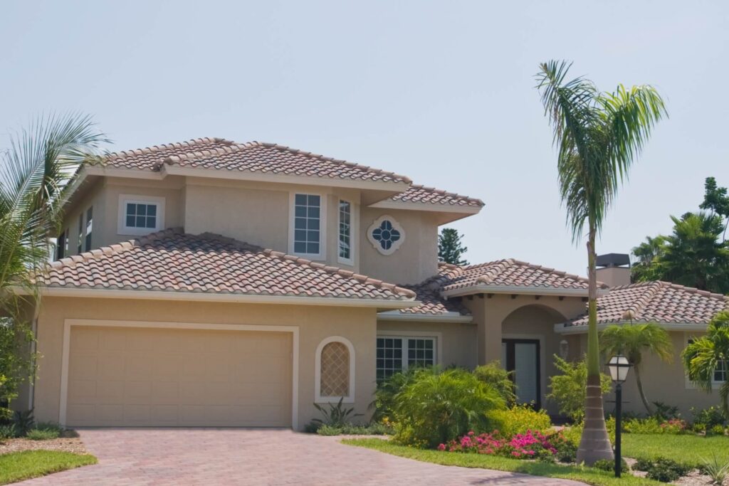 Tax breaks in Florida, the new haven attracting thousands of investors each year